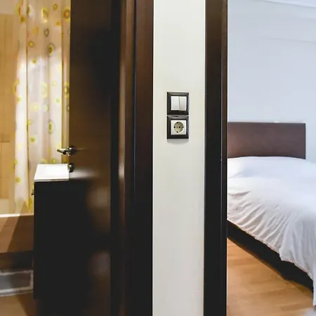 Two Bedroom In Kesariani Apartman *